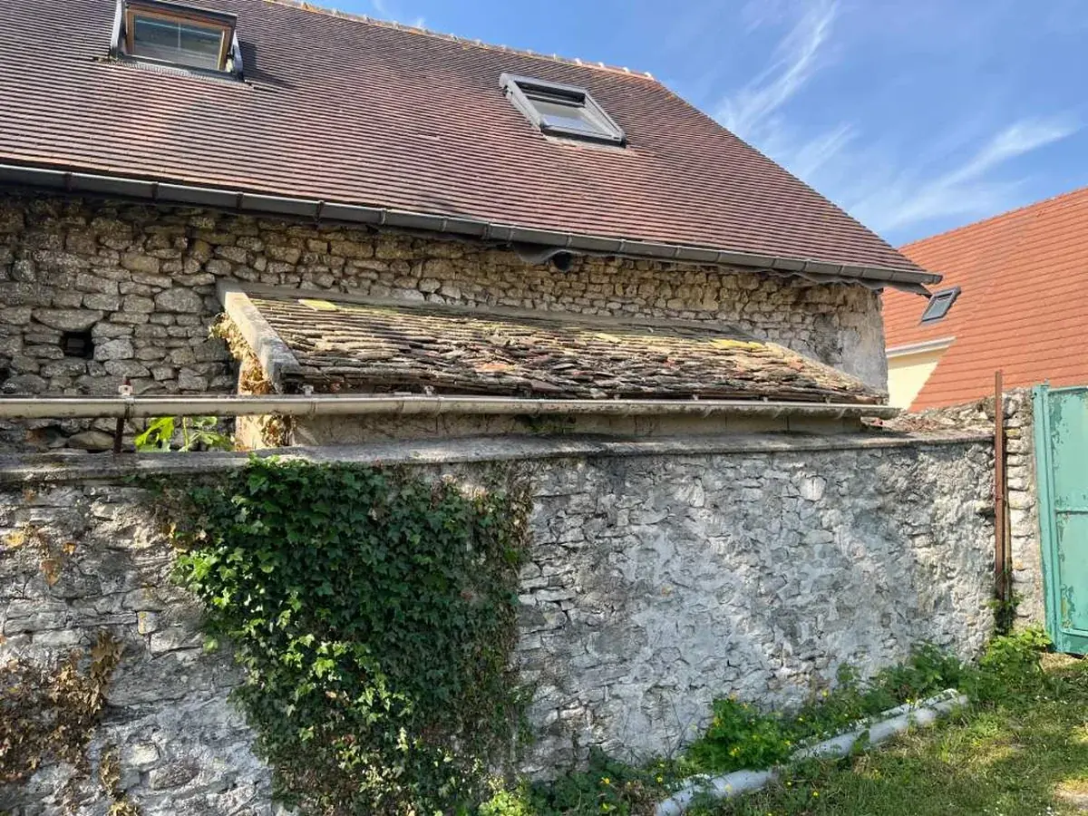 Corps de ferme en pierre